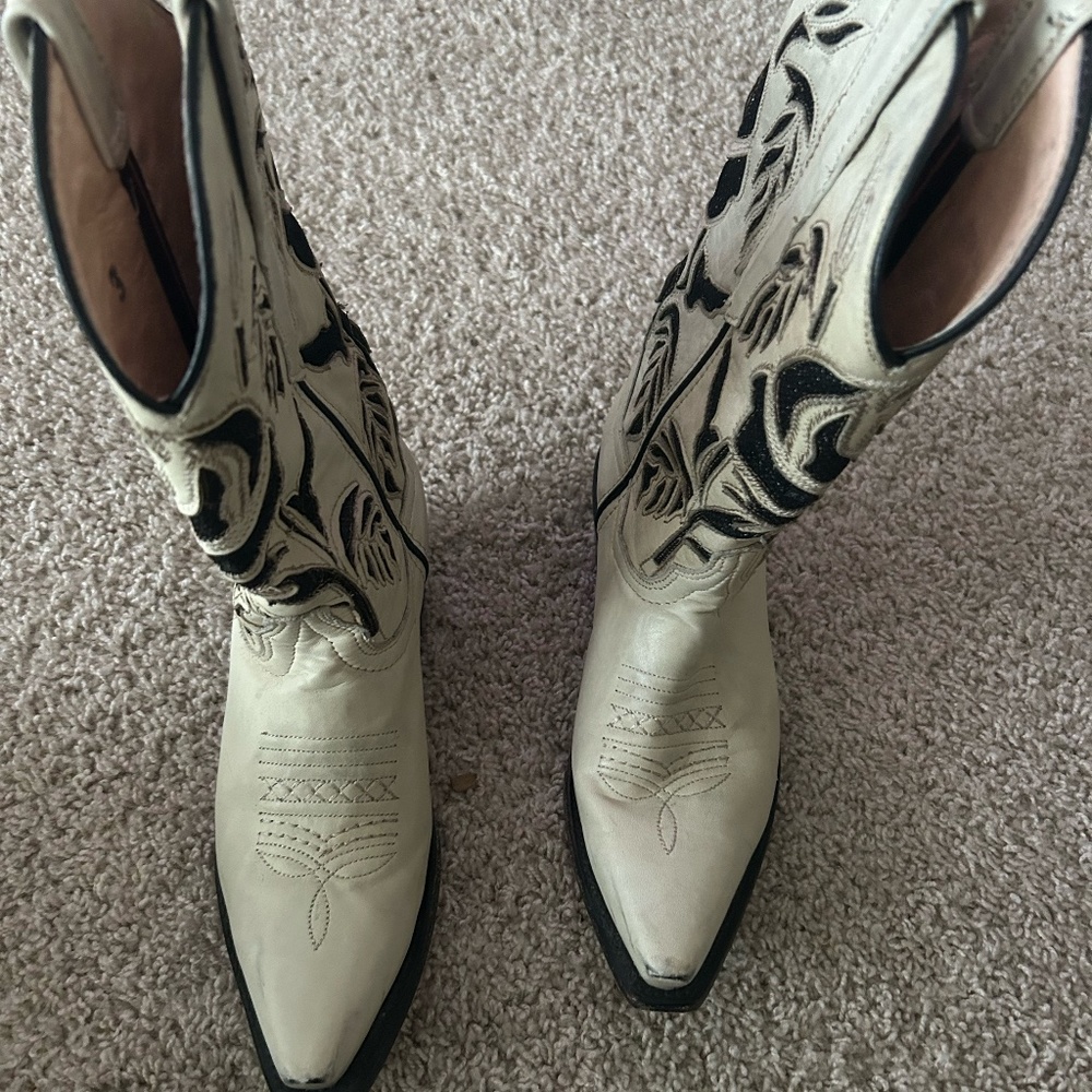 Veretta Cowgirl Boots - Off White